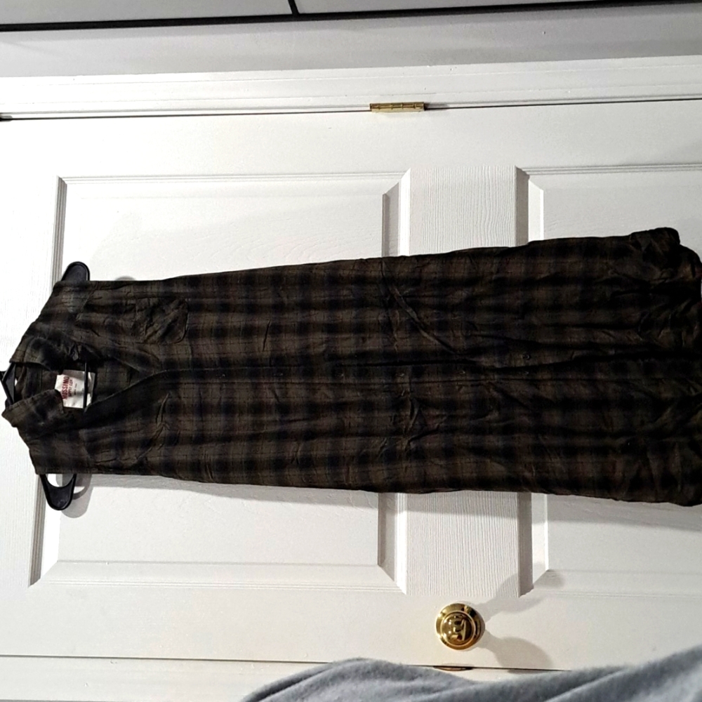 Long sleeveless dress